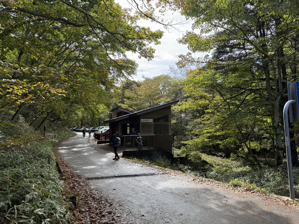 Kamihikawa Pass trailhead entrance
